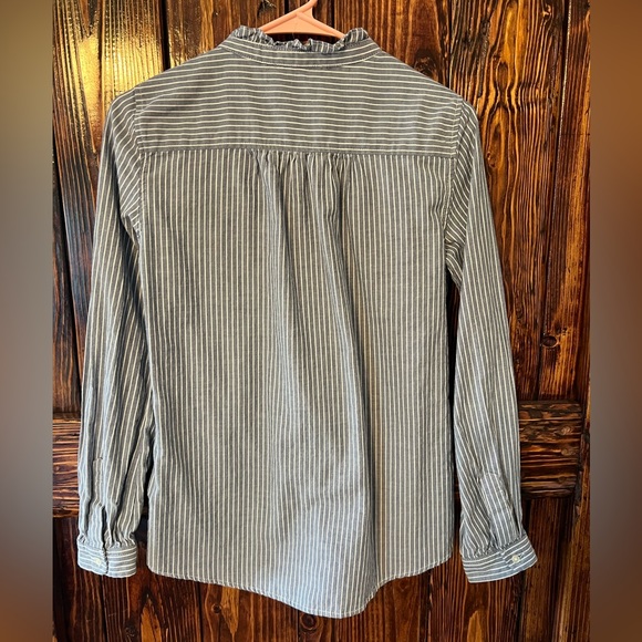 Amazon Essentials XS long sleeve with ruffle details. - Picture 4 of 4